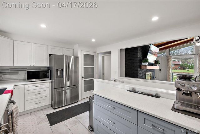 27754 Spring Arbor Drive, Southfield, MI 48076