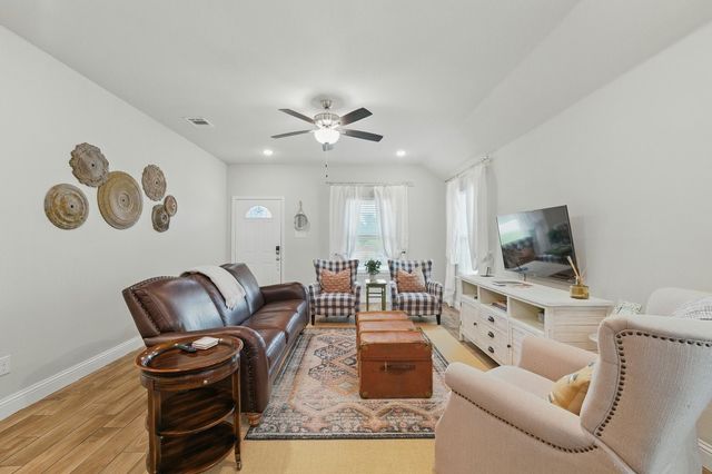 2409 Ross Avenue, Fort Worth, TX 76164