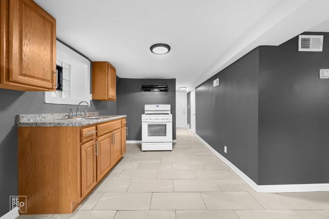 738 E marquette Road, Chicago, IL 60637