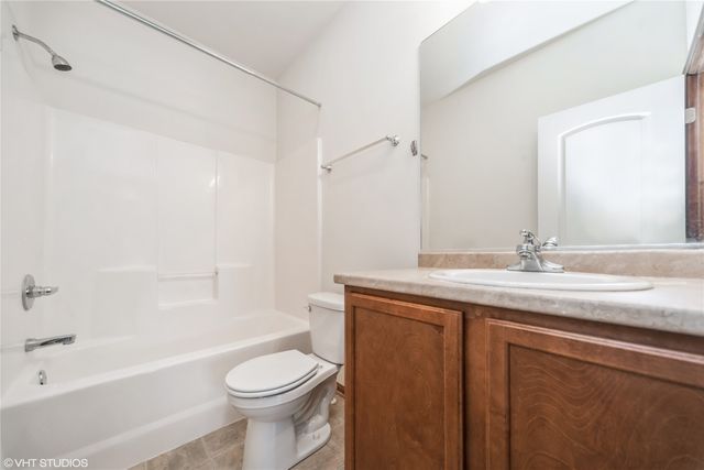 1624 NW Prairie Lakes Drive 4, Ankeny, IA 50023