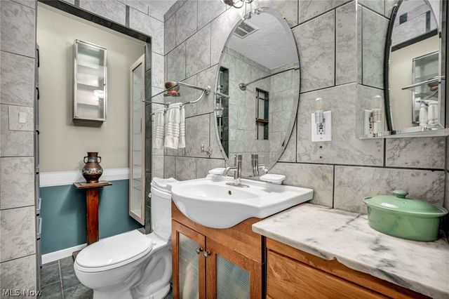 1171 Genesee Avenue, Cleveland, OH 44124