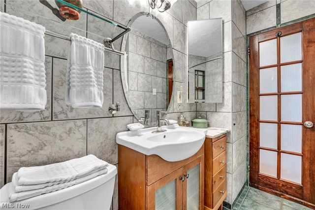 1171 Genesee Avenue, Cleveland, OH 44124