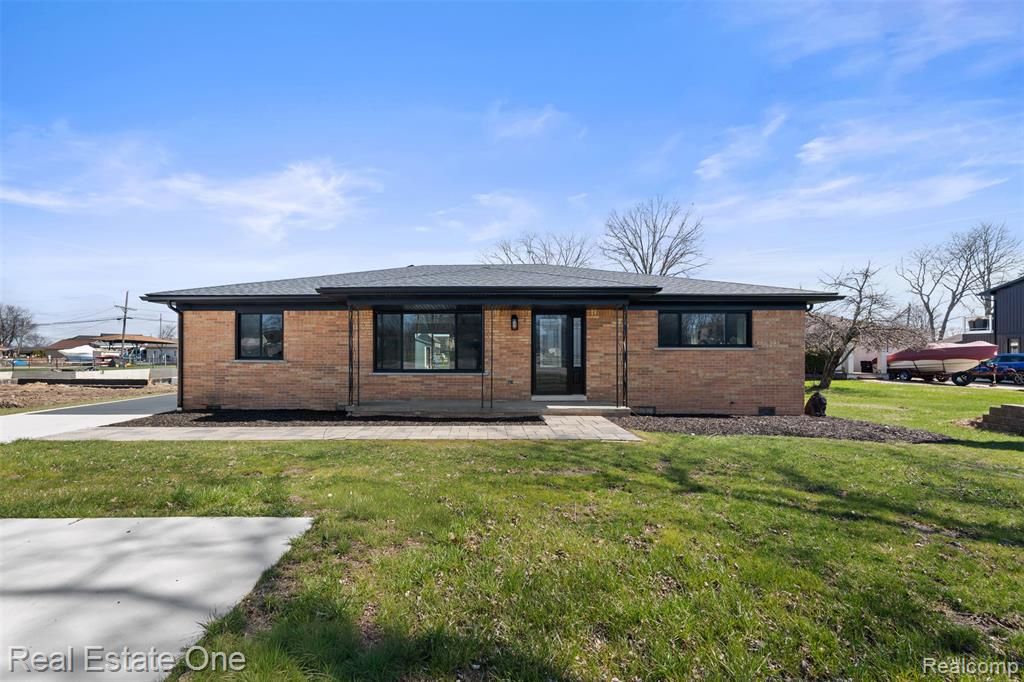 47900 Jefferson Avenue, Chesterfield, MI 48047