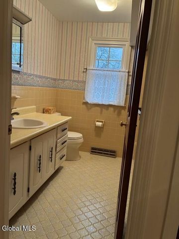 2135 Morrow Avenue, Niskayuna, NY 12309