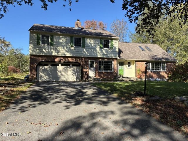 2135 Morrow Avenue, Niskayuna, NY 12309