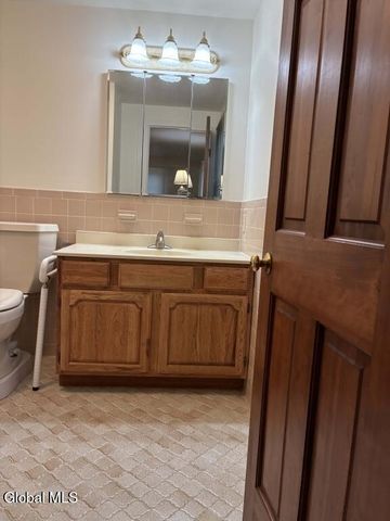 2135 Morrow Avenue, Niskayuna, NY 12309