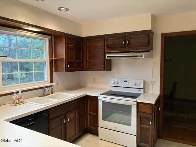 2135 Morrow Avenue, Niskayuna, NY 12309