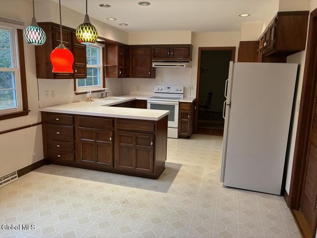 2135 Morrow Avenue, Niskayuna, NY 12309