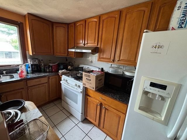 10 Gloversbrook Rd, Randolph, MA 02368