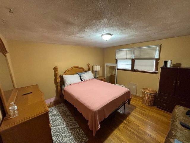10 Gloversbrook Rd, Randolph, MA 02368