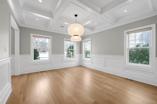 36 Fenimore Avenue, Garden City, NY 11530