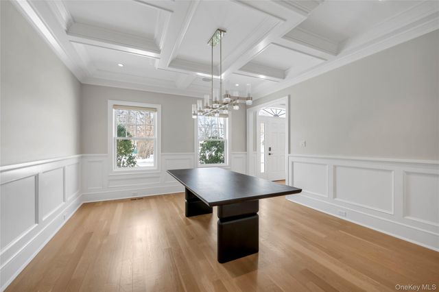 36 Fenimore Avenue, Garden City, NY 11530