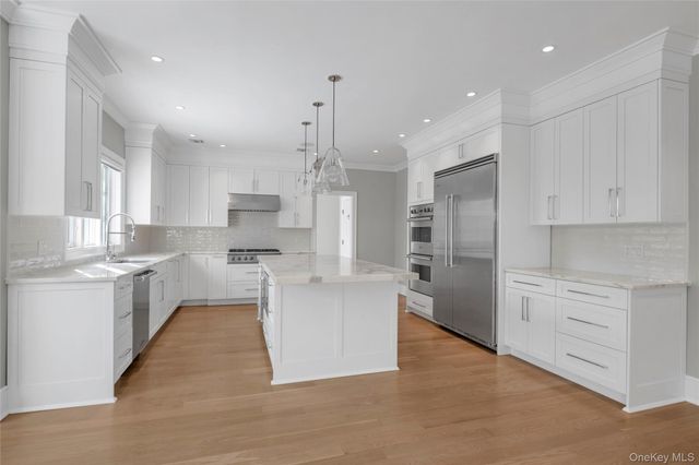 36 Fenimore Avenue, Garden City, NY 11530