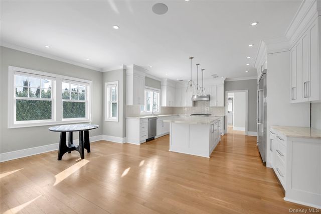 36 Fenimore Avenue, Garden City, NY 11530