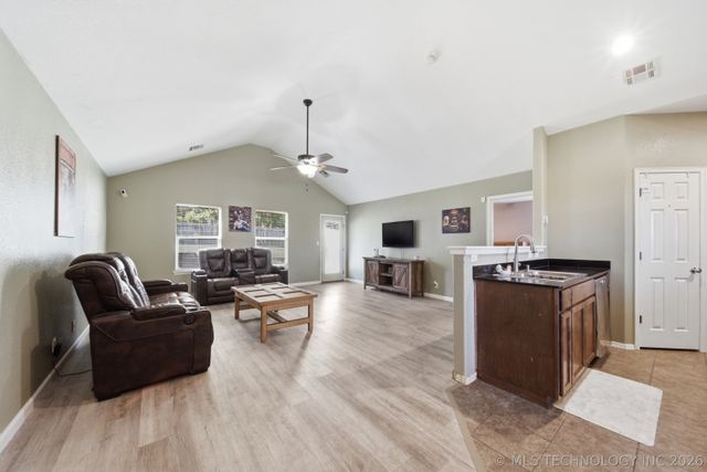 27172 E 123rd Place S, Coweta, OK 74429