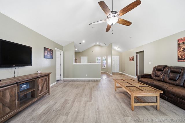 27172 E 123rd Place S, Coweta, OK 74429