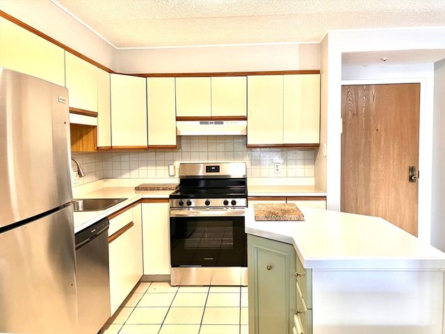 8 Nahant Pl 202, Lynn, MA 01902