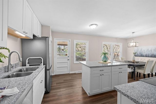 421 Stone River Road, Belleville, IL 62221