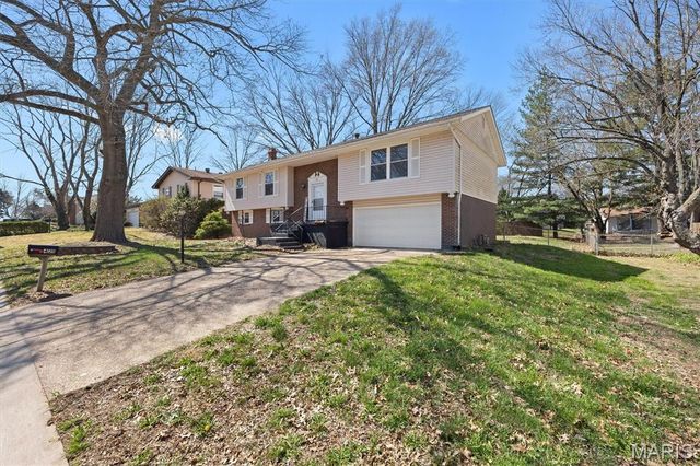 421 Stone River Road, Belleville, IL 62221