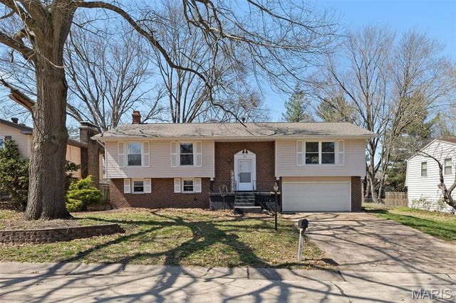 421 Stone River Road, Belleville, IL 62221