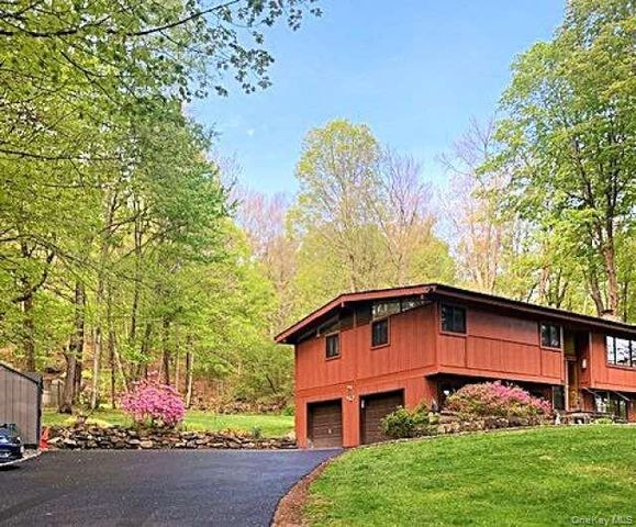 25 Ponderosa Road, Carmel, NY 10512