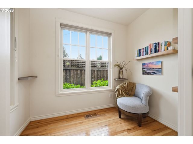 2148 Lomond Ave, Springfield, OR 97477