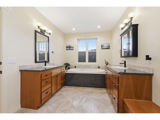 2148 Lomond Ave, Springfield, OR 97477