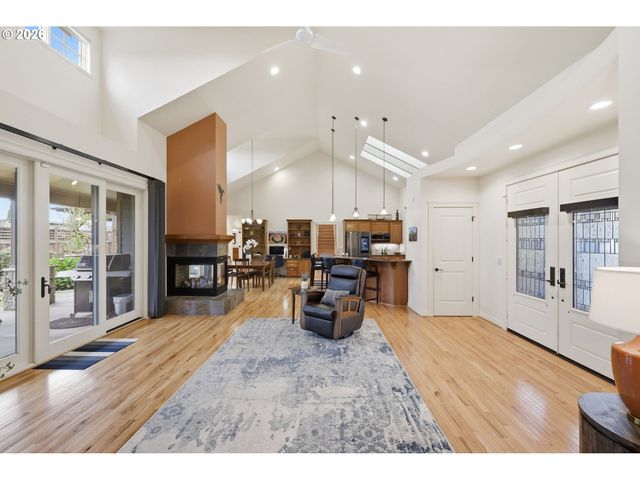 2148 Lomond Ave, Springfield, OR 97477