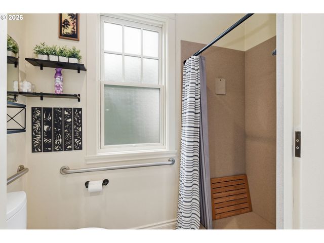 2148 Lomond Ave, Springfield, OR 97477