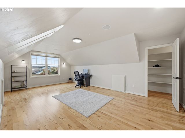 2148 Lomond Ave, Springfield, OR 97477