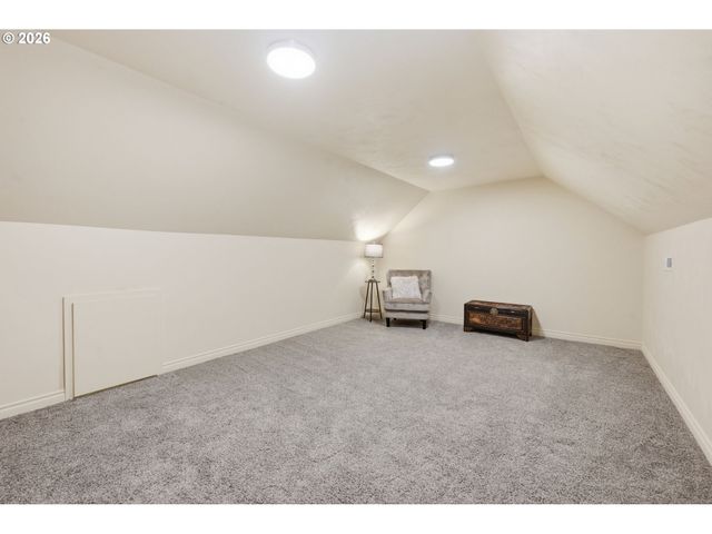 2148 Lomond Ave, Springfield, OR 97477