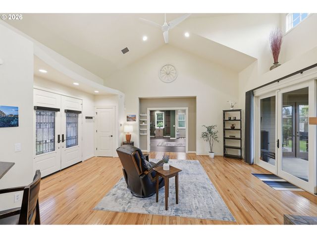 2148 Lomond Ave, Springfield, OR 97477