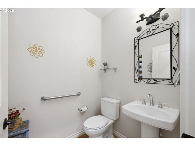 2148 Lomond Ave, Springfield, OR 97477