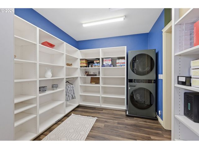 2148 Lomond Ave, Springfield, OR 97477