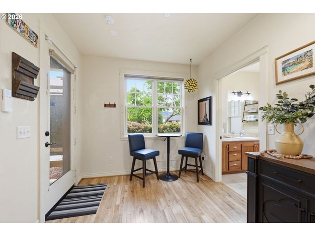 2148 Lomond Ave, Springfield, OR 97477