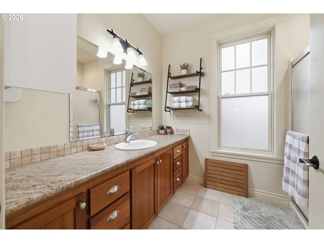 2148 Lomond Ave, Springfield, OR 97477