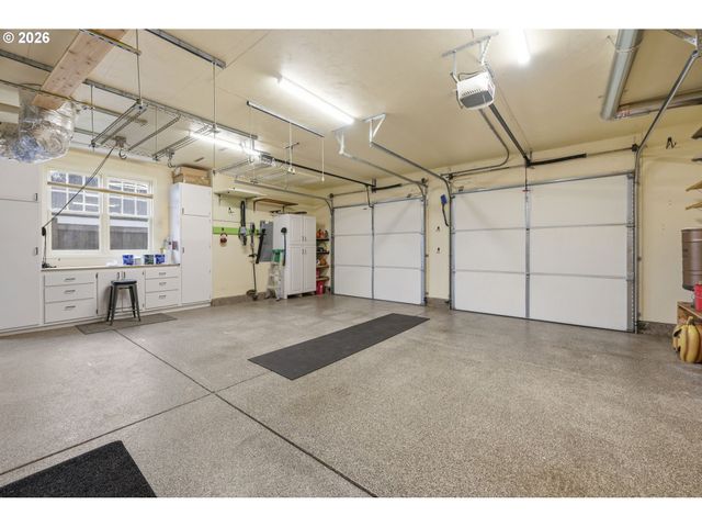 2148 Lomond Ave, Springfield, OR 97477