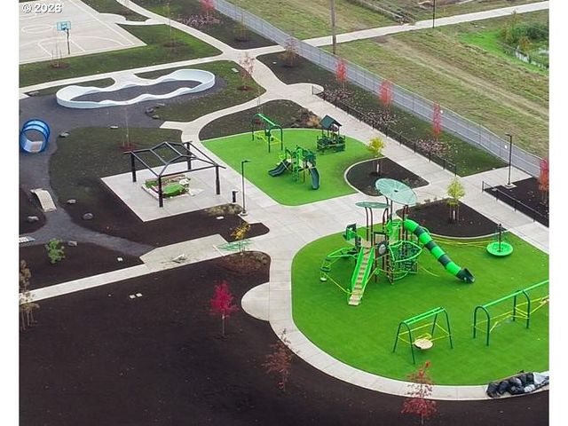 2148 Lomond Ave, Springfield, OR 97477