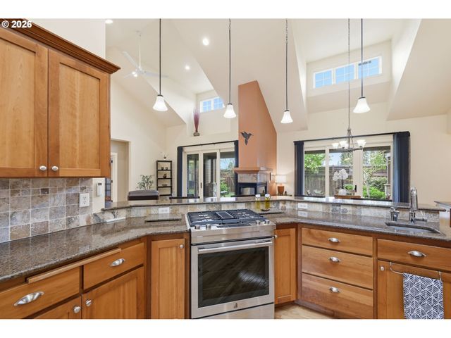 2148 Lomond Ave, Springfield, OR 97477