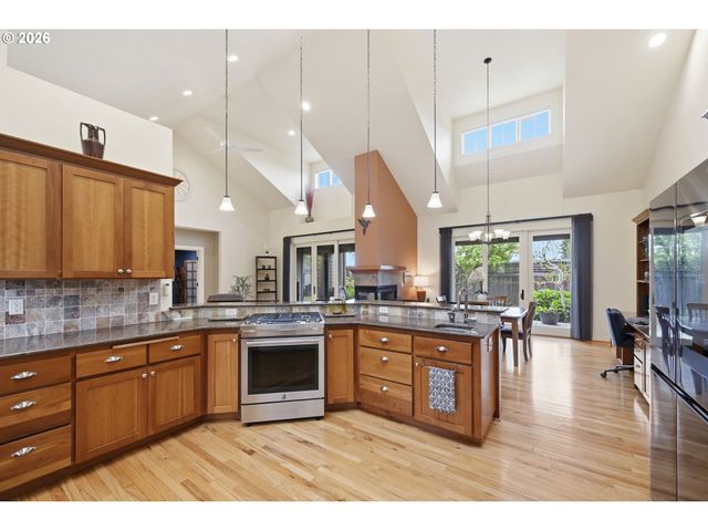 2148 Lomond Ave, Springfield, OR 97477