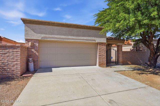 2001 W Amblemorn Drive, Green Valley, AZ 85622