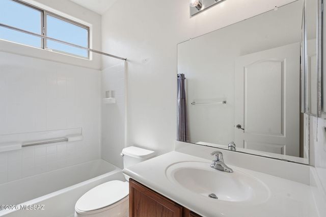 2001 W Amblemorn Drive, Green Valley, AZ 85622