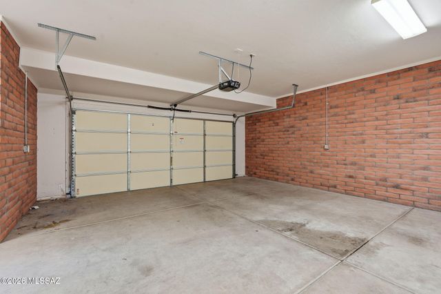 2001 W Amblemorn Drive, Green Valley, AZ 85622
