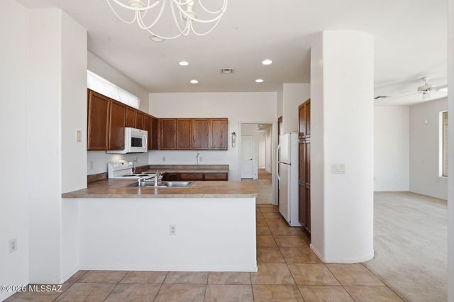 2001 W Amblemorn Drive, Green Valley, AZ 85622