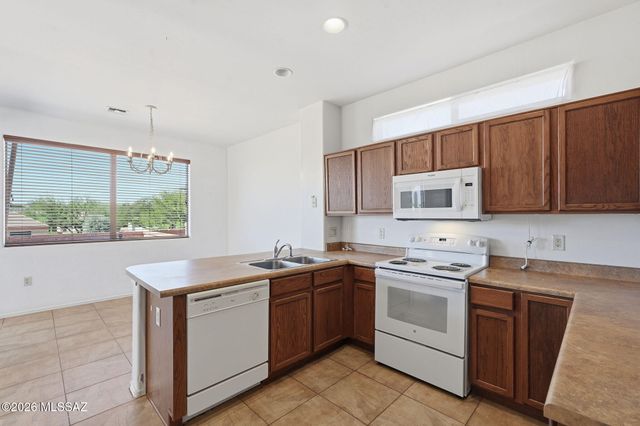 2001 W Amblemorn Drive, Green Valley, AZ 85622