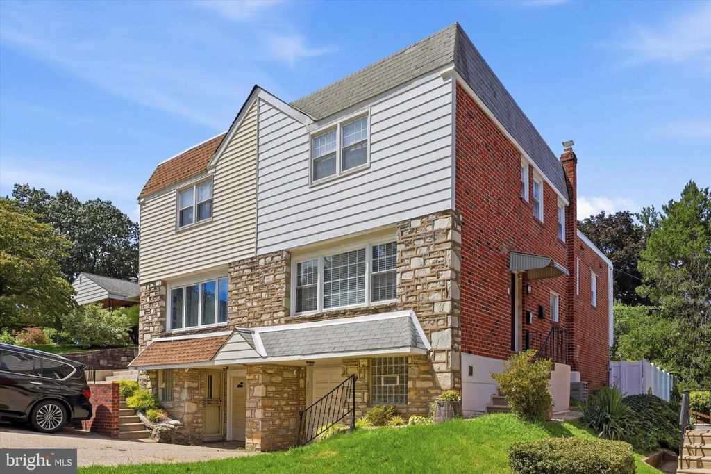 557 LIVEZEY ST, PHILADELPHIA, PA 19128 — exterior