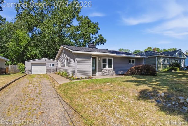 1615 S Commerce Road, Wolverine Lake Village, MI 48390