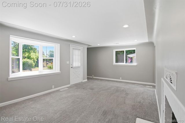 1615 S Commerce Road, Wolverine Lake Village, MI 48390