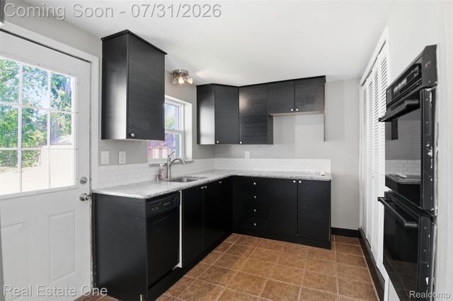 1615 S Commerce Road, Wolverine Lake Village, MI 48390