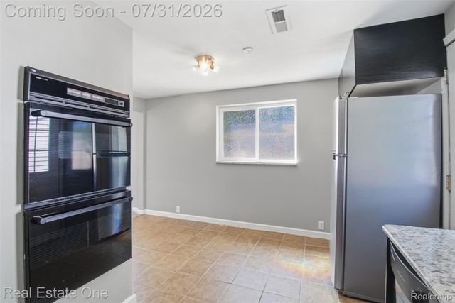 1615 S Commerce Road, Wolverine Lake Village, MI 48390